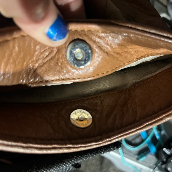 Black Crossbody Bag with Adjustable Strap and Zipper Closure - Picture 9 of 10